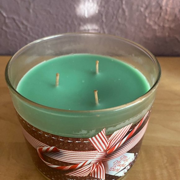 RARE/NEW White Barn Bath & Body Works 3-Wick Candle - Picture 5 of 7